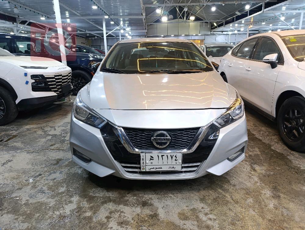 نيسان فيرسا